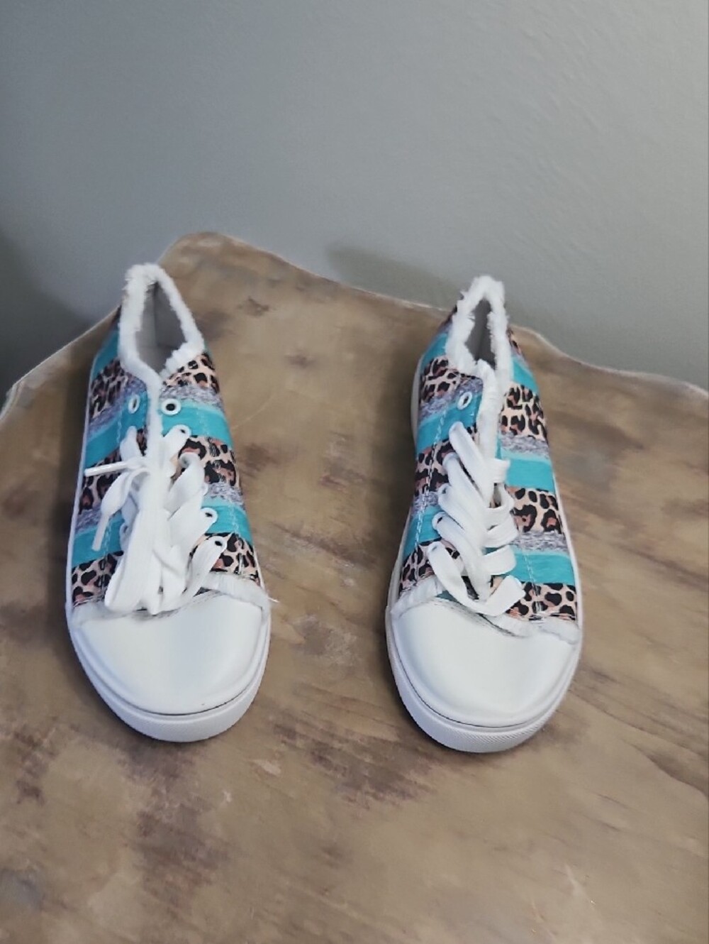 Leopard Print Low-Top Sneakers with Turquoise Stripes - Picture 5 of 5